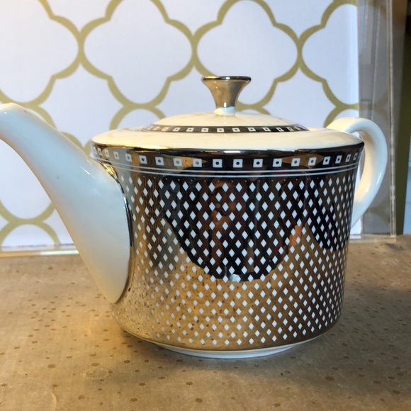 Grace’s Teaware silver geometric teapot, sugar, & creamer set. Good condition. - Picture 4 of 16